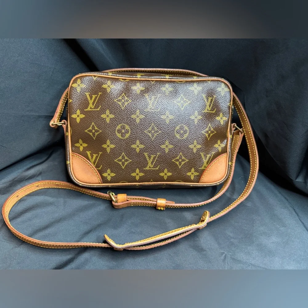 ‼️ SALE ‼️ Louis Vuitton LV Trocadero 23 Monogram Bag with COA